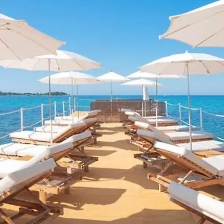 Luxurious In 450m From Sea With Terrace And Air Conditioning And Private Parking *